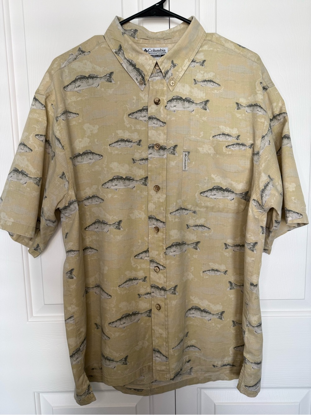 Columbia River Lodge Men’s Large Fish Print Fishing Shirt Button Down Tan